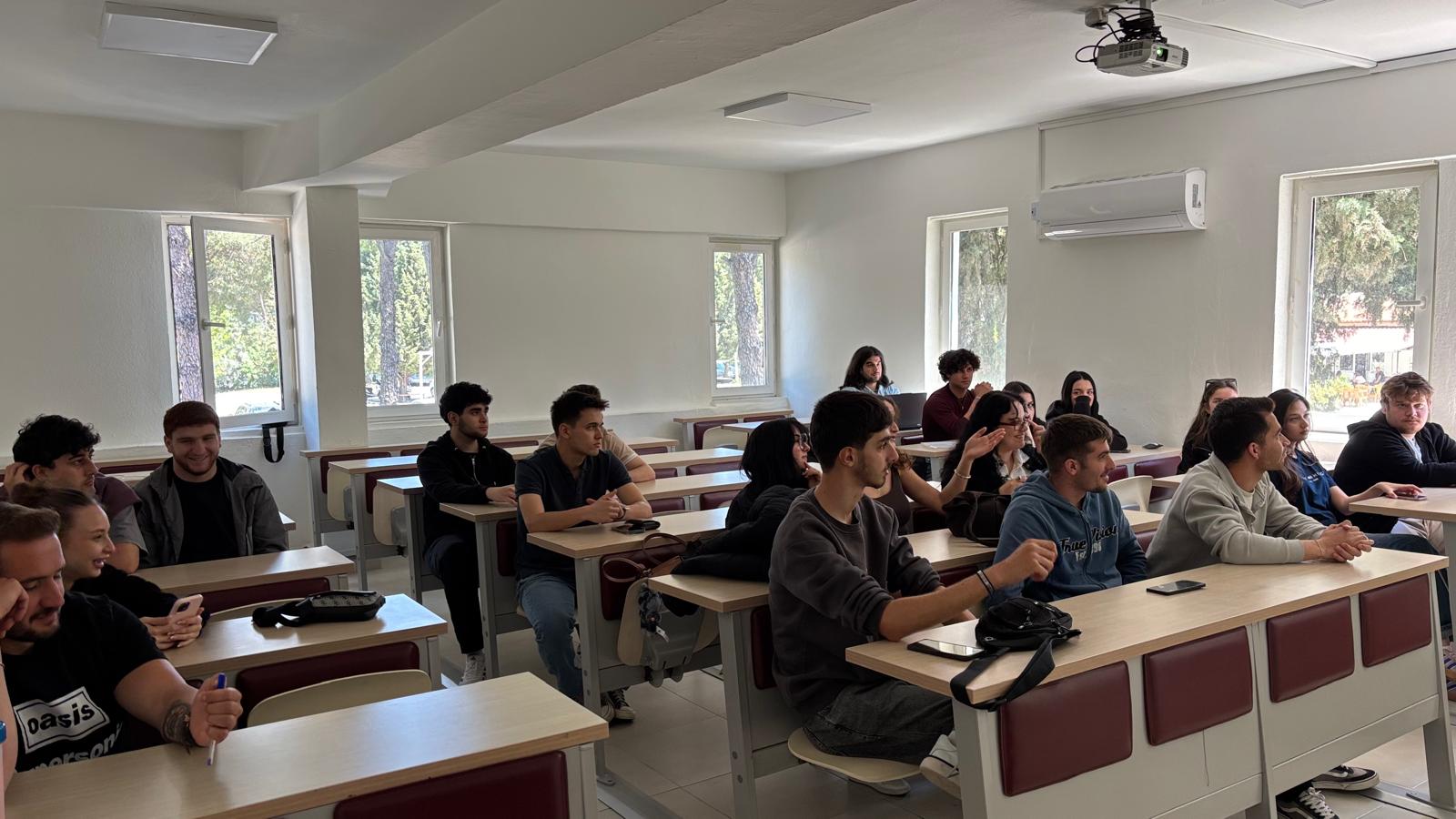 Students attentively follow the accreditation meeting held in the classroom and take part in the discussion process.